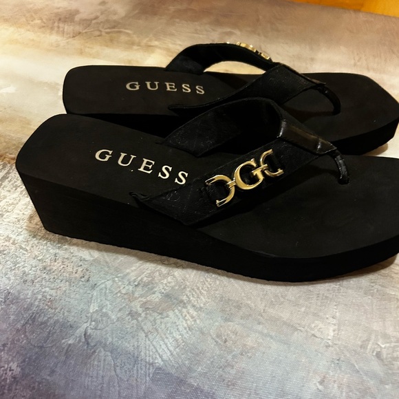NWOT GUESS Black and Gold Wedge Sandals - Picture 2 of 5